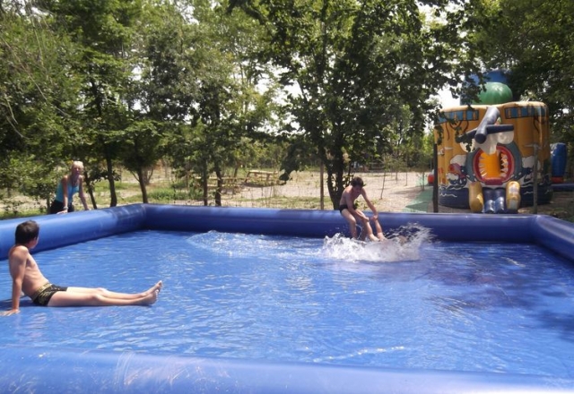  Outdoor inflatable swimming pool 